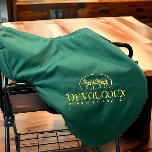 Devoucoux Chiberta Saddle 17.5 inch seat, 2013, cover and two girths, rich brown - Picture 3 of 16